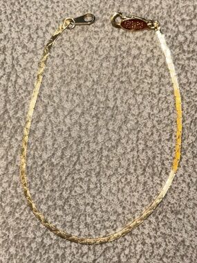 Vintage American Showcase Korea Yellow Gold Tone Herringbone Bracelet